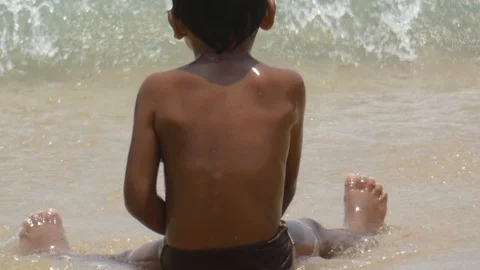 Child playing with the sea Stock-Footage 107576781