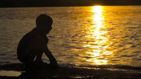 Child playing on the shore Video stock 91913485