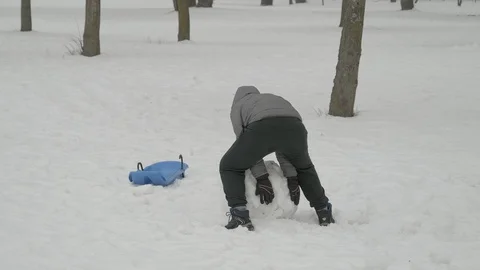 A child playing in the in the snow. Stock Footage 87307364