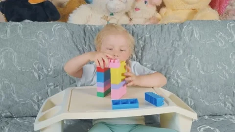 The child plays the constructor, learns and develops. Video stock 136494548