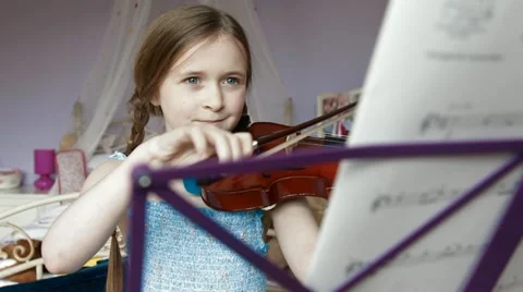 Child plays violin Video stock 22667290