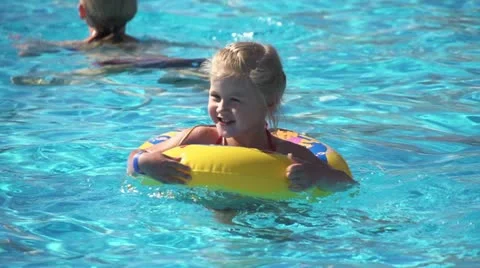 Child in pool 스톡 동영상 20455042