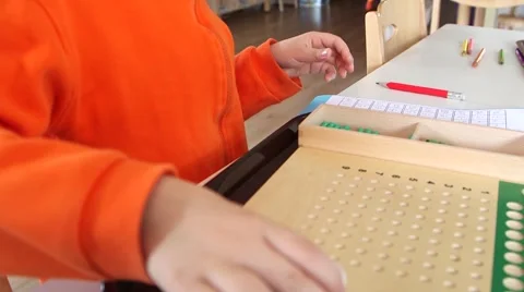 Child in primary school 動画素材 47140535