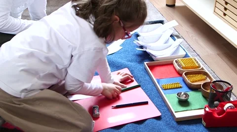 Child in primary school 動画素材 47140985