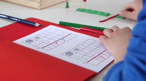 Child in primary school 動画素材 47141182