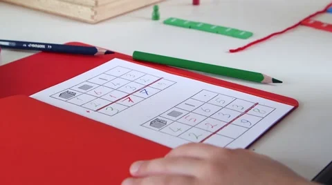 Child in primary school 動画素材 47142125