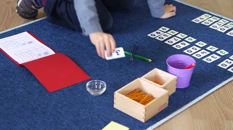 Child in primary school 動画素材 47142470