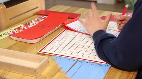 Child in primary school 動画素材 47143142