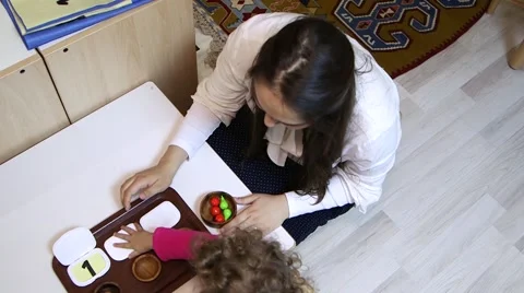 Child in primary school 動画素材 47143664