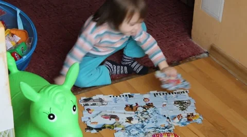 Child puts puzzles Stock-Footage 46104860