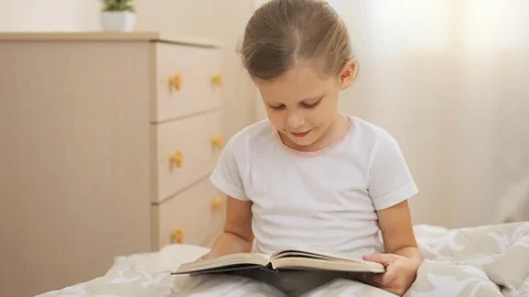 Child reading book Video stock 92839060