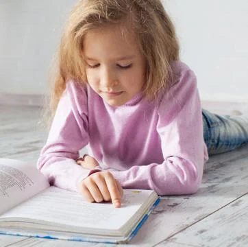 Child reading book Stock Photos