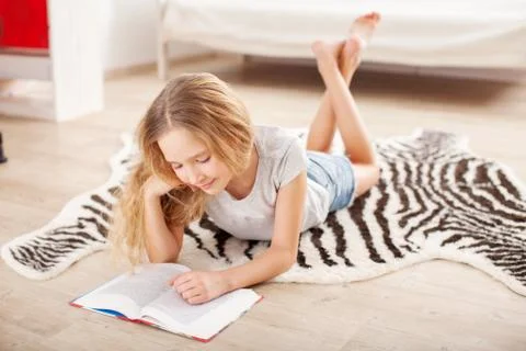 Child reading book Stock Photos