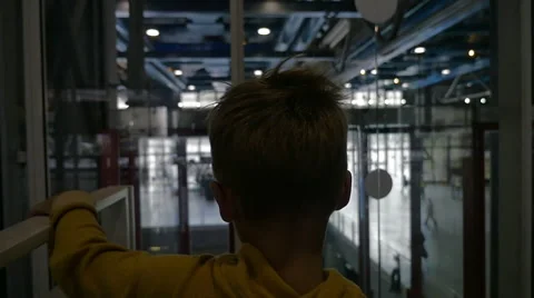 Child riding in modern glassy elevator 스톡 동영상 61648845