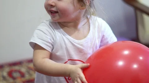 The child in the room 動画素材 105787854