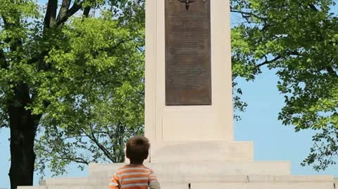 Child running to a monument Stock-Footage 10911633