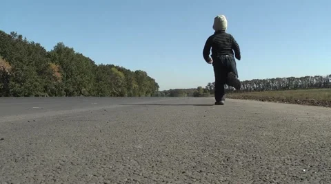 Child runs on the road Video stock 953698