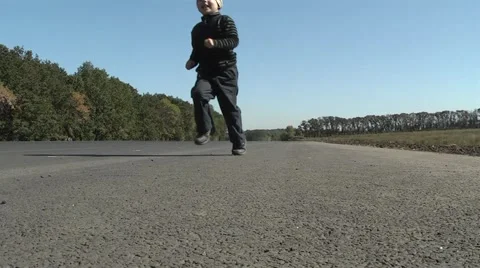 Child runs on the road Video stock 953700