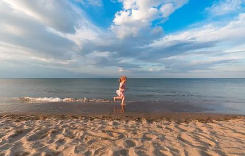 Child on seashore Foto stock