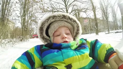 Child on sled in winter Vídeos de archivo 72767904