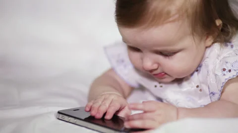 Child with smartphone Video stock 32538276
