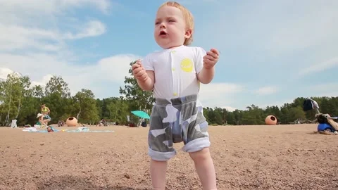 A child stands on the sand Stock-Footage 135732951