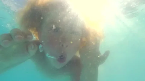 Child swimming in a pool Video stock 48555436