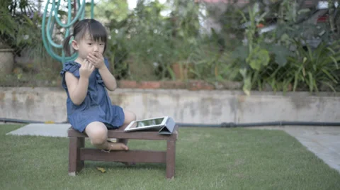 Child with tablet 库存影片 29243346