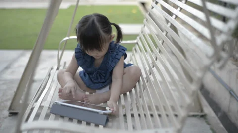 Child with tablet 库存影片 29244292