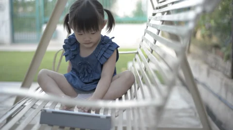 Child with tablet 库存影片 29244756