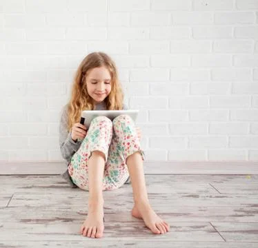 Child with tablet Stock Photos