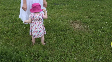 Child takes off his hat Video stock 42177917