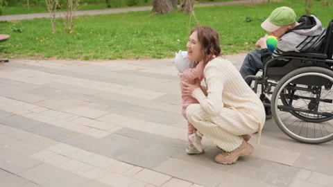 Child Takes Initial Steps With Encouraging Parent Nearby, Happy Toddler Begins Video stock 324168349
