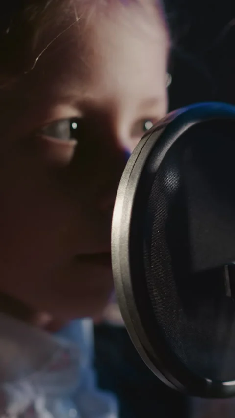 Child taps on microphone in studio Stock-Footage 309813027