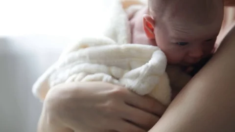 The child tries to keep his head Stock-Footage 79532854
