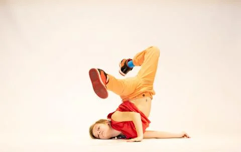 Child in a unique dance pose Foto stock