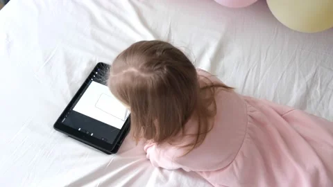 Child Use tablet for drawing Stock-Footage 201182835