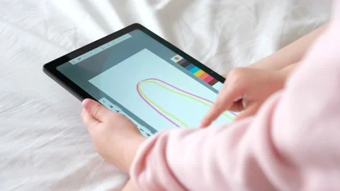 Child Use tablet for drawing  Stock-Footage 201246860