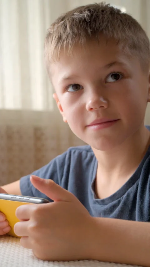Child using mobile phone at home. Video stock 329631642