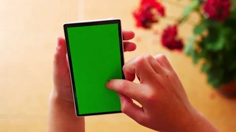 Child using a smartphone with a green screen Video stock 171861660