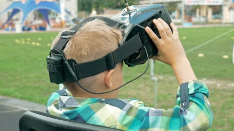 Child using VR glasses to control FPV drone Video stock 67957261