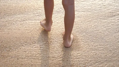 Child walking barefoot on the beach Video stock 307920382