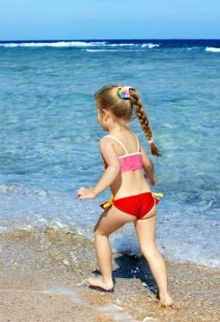 Child  walking on the beach. Stock-Fotos