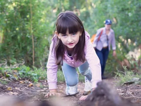 Child walking at the forrest Foto stock