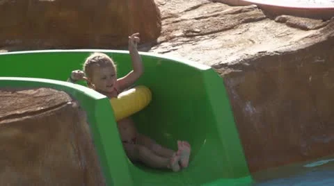 Child on water slide Video stock 20455087