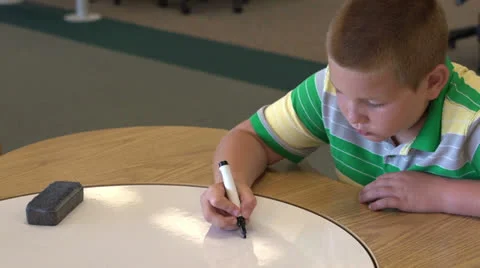 Child working math problem at table 库存影片 26584843