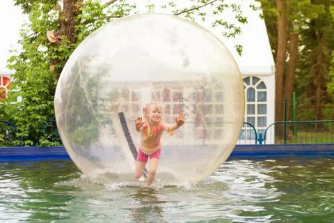 Child in zorb Foto stock