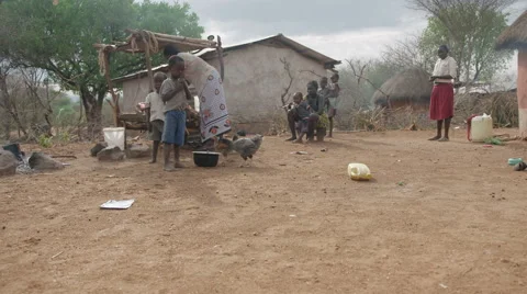 Children and adults preparing for meal in backyard 動画素材 59796326