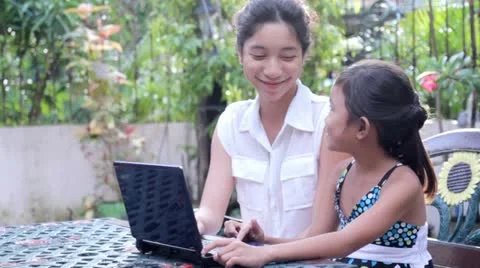 Children and Computer 库存影片 10861185