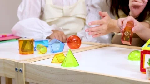 Children and Teacher Learning Geometry with Colorful Blocks in Classroom Vídeos de archivo 321922734